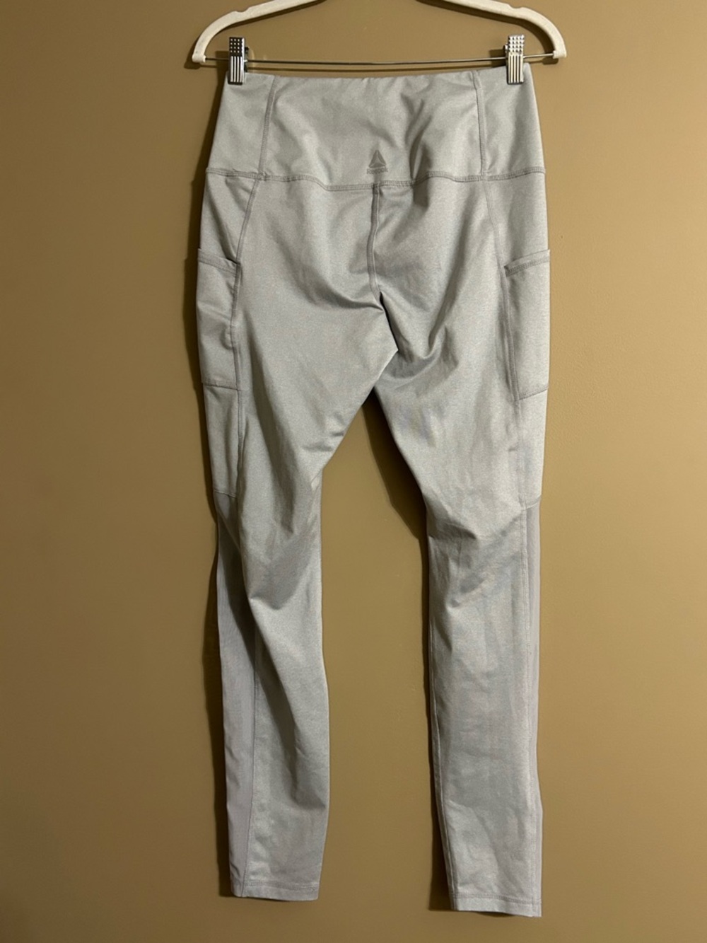 Reebok Light Gray High-Waist Leggings with Side Pockets Mesh Siding - Picture 2 of 4